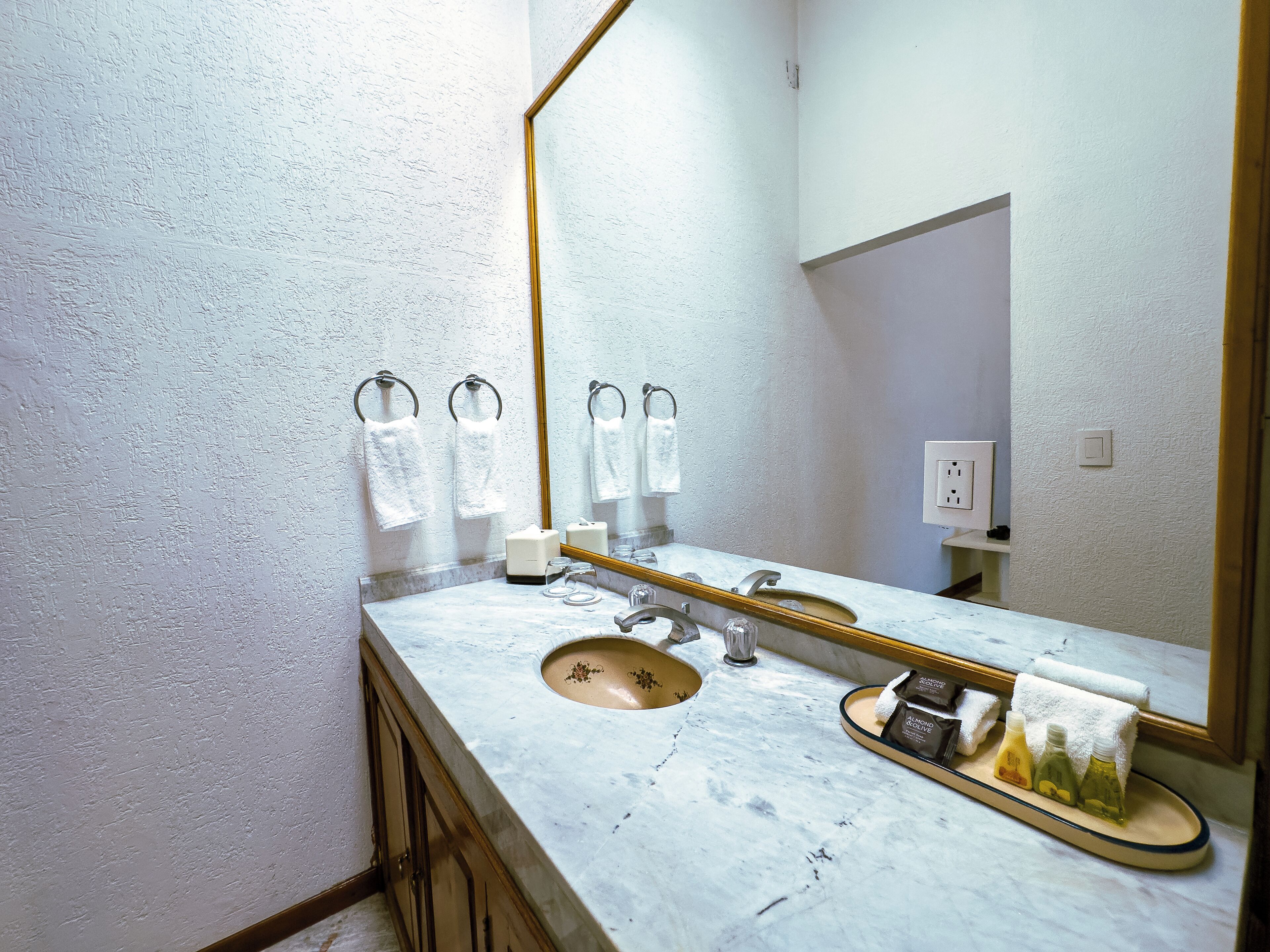 design double room | bathroom | shower, rainfall showerhead, free toiletries, hair dryer