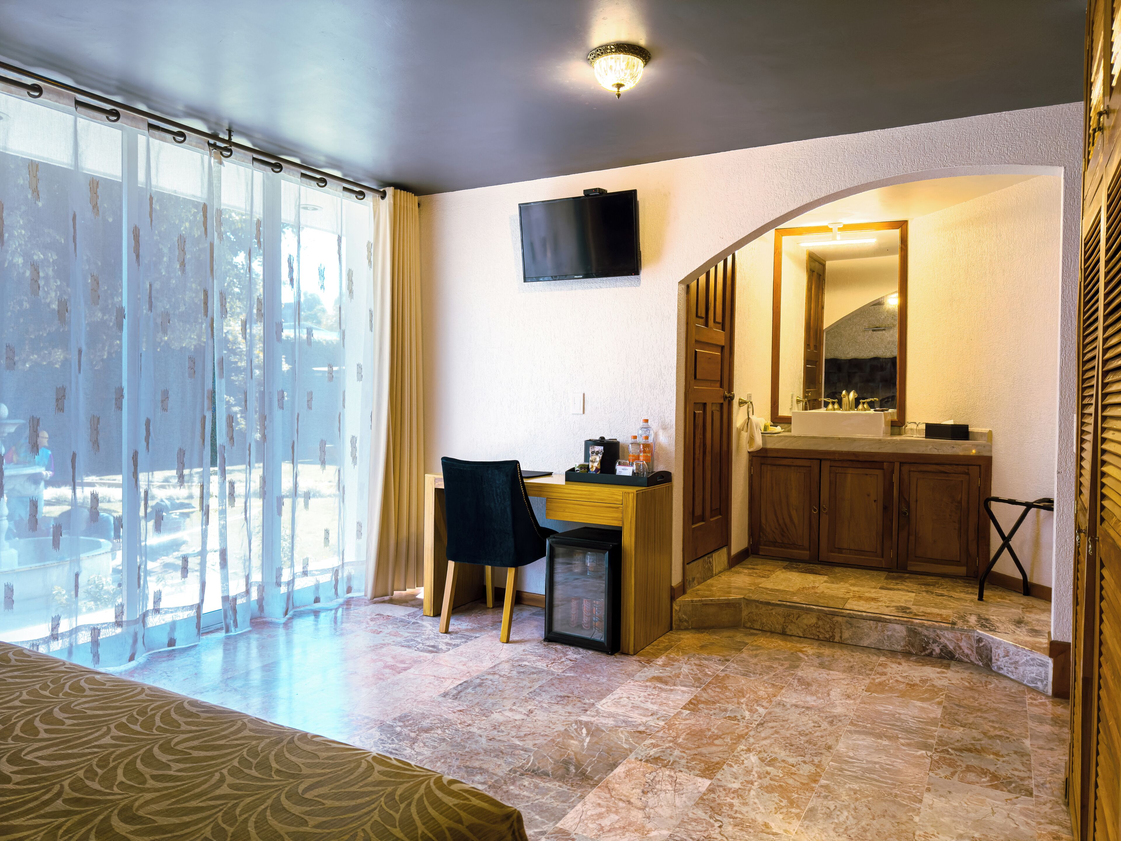 design room | 1 bedroom, premium bedding, down duvets, minibar