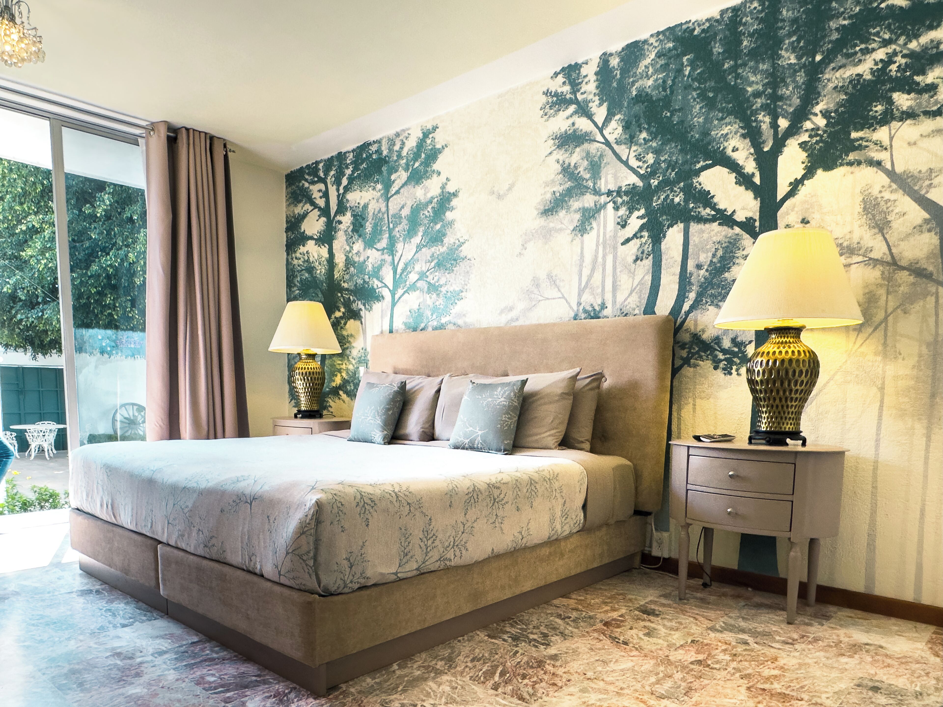 design room | 1 bedroom, premium bedding, down duvets, minibar