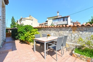 屋外ダイニングエリア