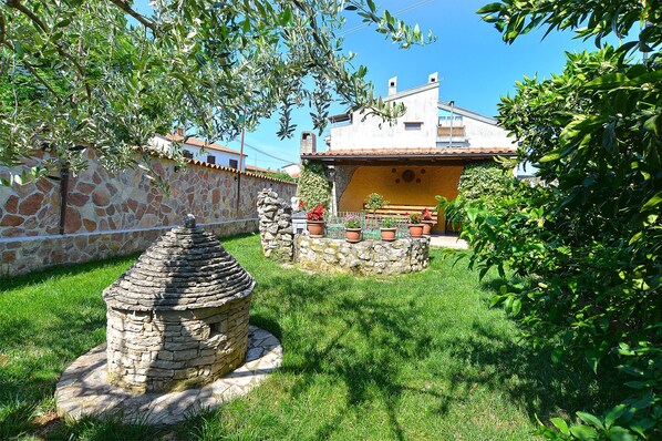Property grounds - Apartment 615/1474 (Istria - Rovinj), 500m from the beach (Rovinj)
