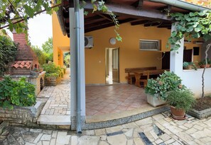 Outdoor dining - Apartment 616/1475 (Istria - Rovinj), 500m from the beach (Rovinj)