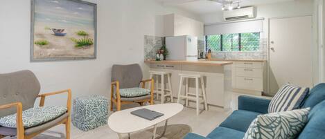 Smart TV, Netflix, books, streaming services