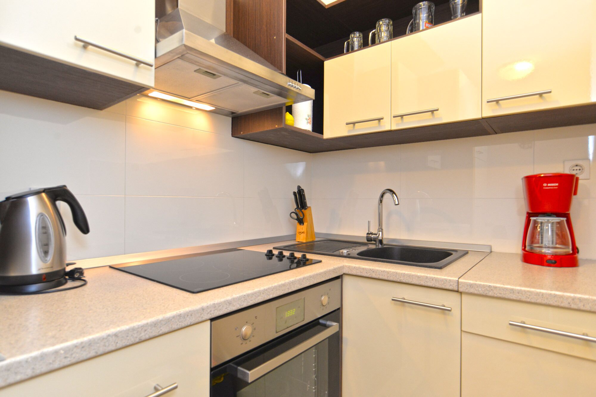 Fridge, microwave, stovetop, dishwasher