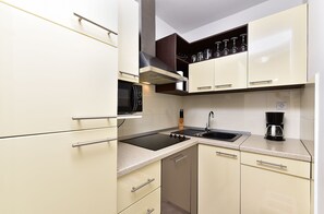 A kitchen with a microwave, sink, and coffee maker. - Apartment 628/1501 (Istria - Valbandon), 500m from the beach (Valbandon)