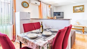 Dining - Apartment 647/23622 (Istria - Pula), 3000m from the beach (Pula)