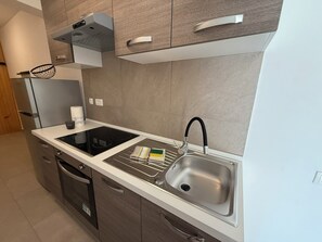 Fridge, oven, stovetop, coffee/tea maker - Apartment 650/1556 (Istria - Rabac), 100m from the beach (Rabac)