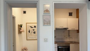 Kaffetrakter/tekoker, kjøleskap, ovn og kokeplater