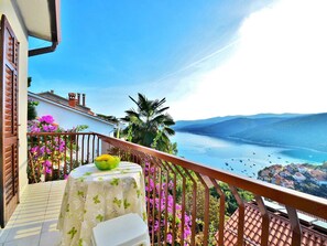 Outdoor dining - Apartment 653/1563 (Istria - Rabac), 500m from the beach (Rabac)