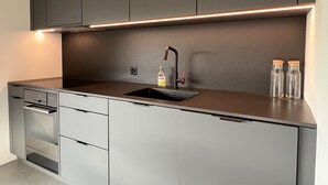 Kaffetrakter/tekoker, kjøleskap, mikrobølgeovn og ovn
