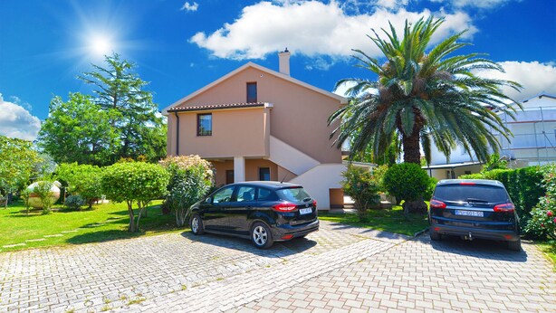 A two-story house with a paved driveway and two cars parked in front. - Apartment 667/1581 (Istria - Medulin), 300m from the beach (Medulin)