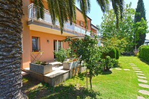 Property grounds - Apartment 667/1581 (Istria - Medulin), 300m from the beach (Medulin)