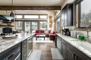 Fridge, microwave, oven, stovetop - Slope side Single Family Home at the base of Winter Park! (Winter Park)