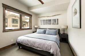 5 bedrooms, desk, iron/ironing board, free WiFi