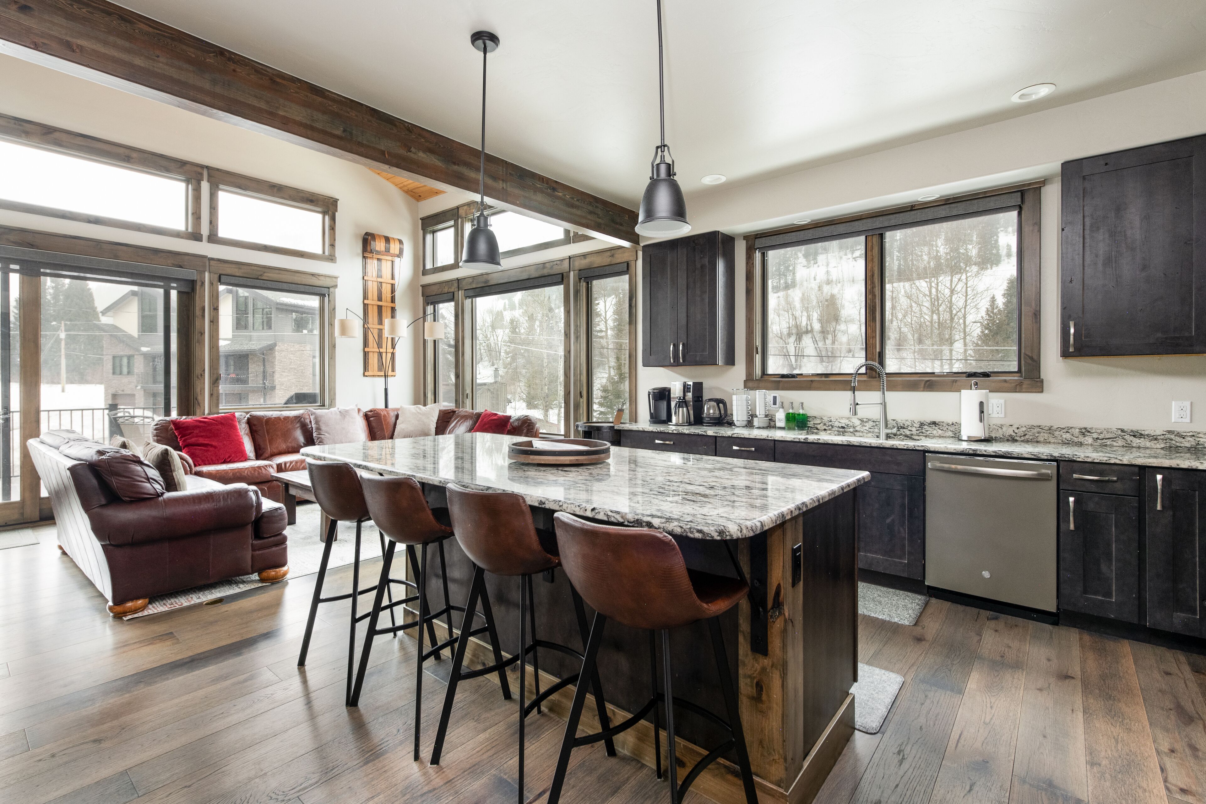 المنشأة من الداخل