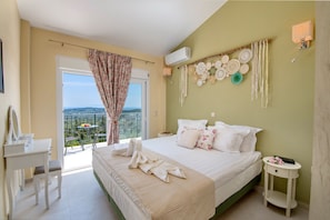 3 bedrooms, in-room safe, desk, iron/ironing board