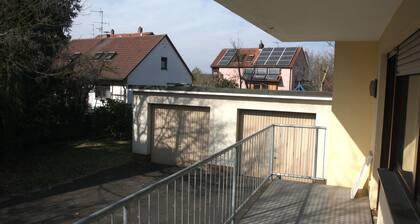 3 rooms, kitchen, bathroom, toilet, 100sqm, close to S-Bahn, parking lot, near Nuremberg