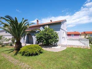 Property grounds - Apartment 692/1628 (Istria - Premantura), 450m from the beach (Premantura)