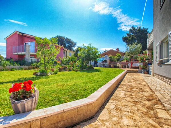 Property grounds - Apartment 692/1629 (Istria - Premantura), 450m from the beach (Premantura)