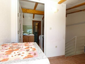Refrigerador, placa de cocina, cafetera/tetera, utensilios de cocina
