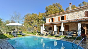 A stone house with a swimming pool, outdoor furniture, and a children's playhouse. - Villa 704/1643 (Istria - Žminj), 25000m from the beach (Žminj)
