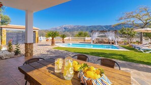 Outdoor dining - La Osa Mayor Cómpeta by Ruralidays (Málaga)