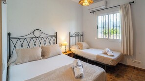 3 bedrooms, iron/ironing board, travel cot, WiFi - La Osa Mayor Cómpeta by Ruralidays (Málaga)