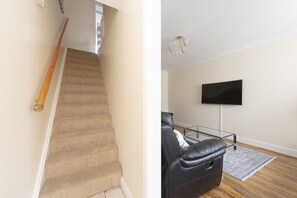 Staircase - Abkat Holiday Home (London)
