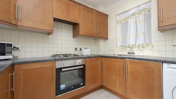 Three-Bedroom House | Private kitchen | Full-size fridge, microwave, oven, stovetop