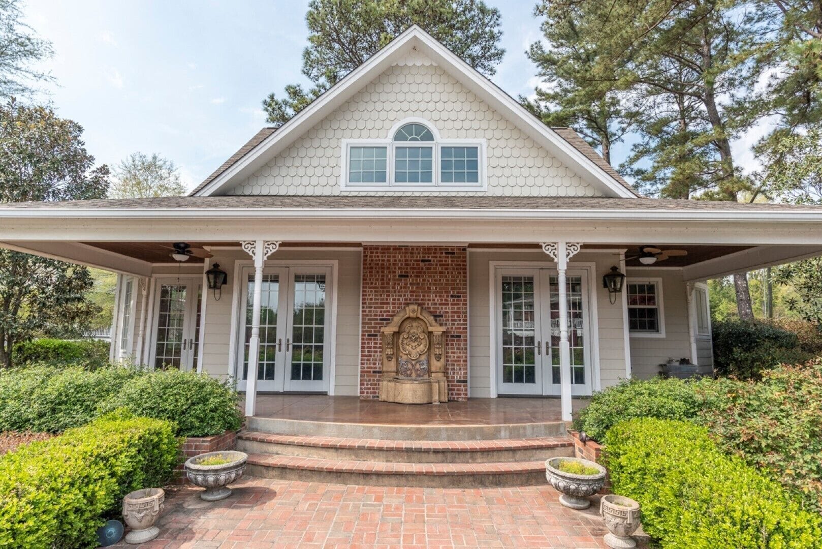The Pool House at 4300 - Only 5 minutes from campus and 10 to downtown!