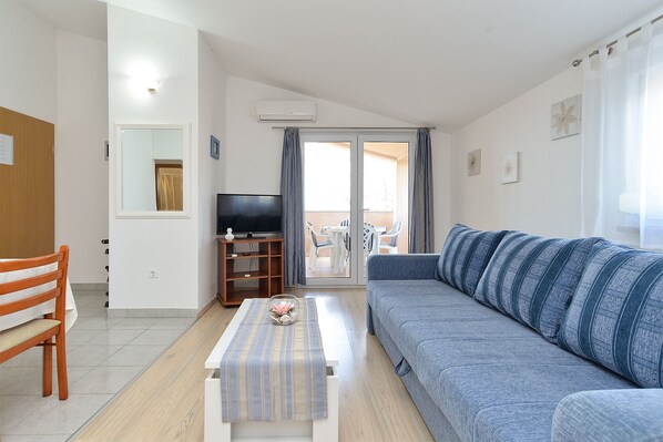 TV - Apartment 719/1675 (Istria - Stinjan), 950m from the beach (Stinjan)