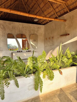Luxury Room | Bathroom | Shower, hair dryer, towels, soap - Monte Uzulu Boutique Hotel (Santa María Tonameca)
