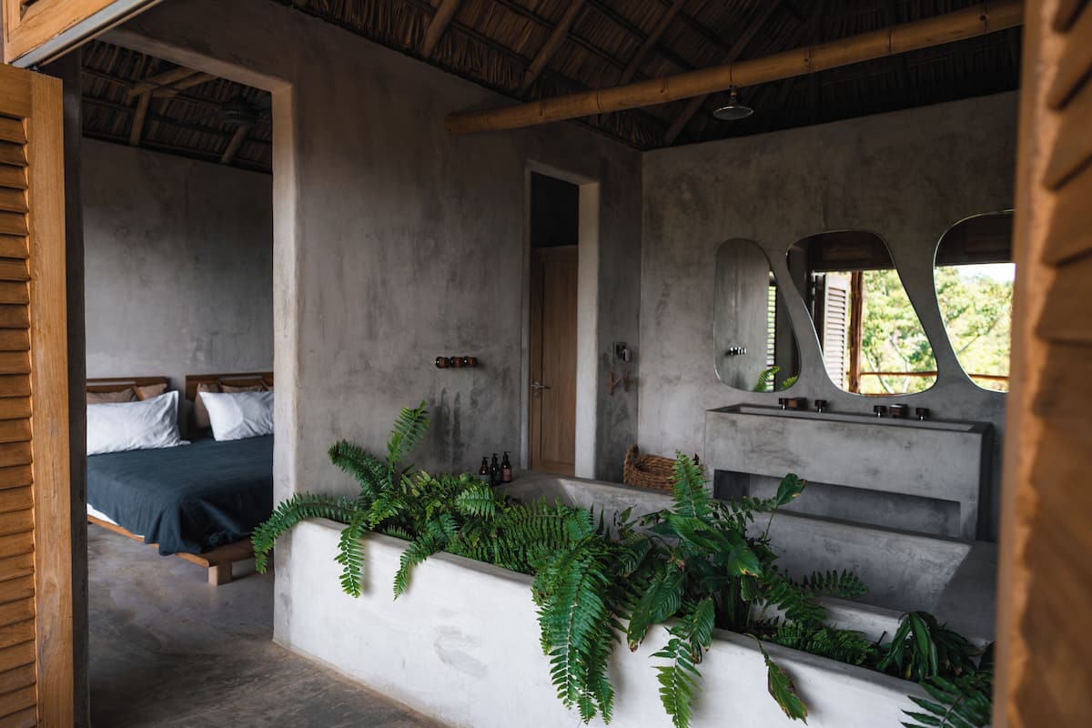 luxury room | individually decorated, iron/ironing board, free wifi, bed sheets