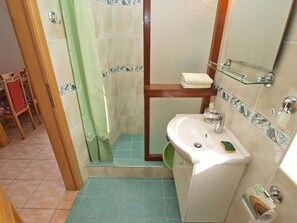 Shower - Apartment 750/1755 (Istria - Pjescana Uvala), 50m from the beach (Pjescana Uvala)