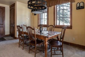 Dining - Outpost: Grand View 3110 -Walk to Town Square! AC! (Jackson)