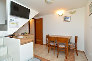 Dining - Apartment 765/23371 (Istria - Fažana), 200m from the beach (Fažana)