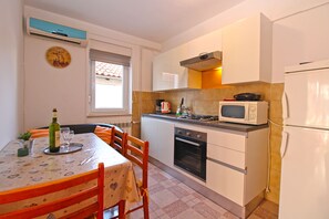 Fridge, microwave, oven, stovetop - Apartment 768/1788 (Istria - Fažana), 500m from the beach (Fažana)