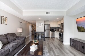 TV, fireplace - New Condo/Next To Dollywood/Prime Location (Pigeon Forge)