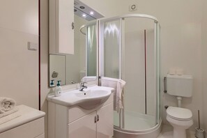 Douche, séchoir à cheveux