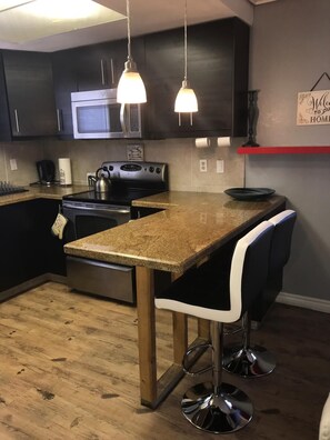 Microwave, dishwasher, coffee/tea maker, toaster