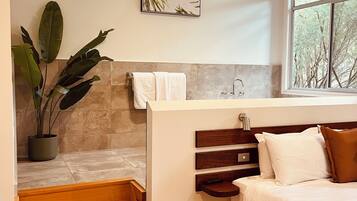 1 bedroom, iron/ironing board, WiFi (free), bed sheets