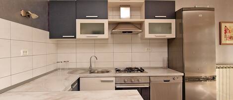 冰箱、微波炉、烤箱、炉灶