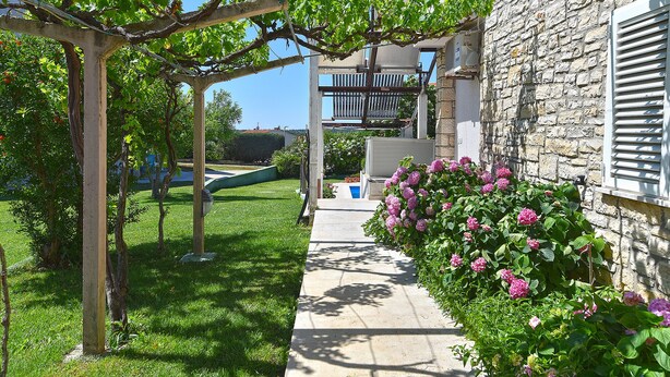 Property grounds - Apartment 810/1888 (Istria - Medulin), 600m from the beach (Medulin)
