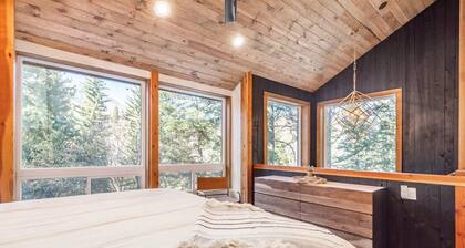 Mountain Modern on Balsam - moderni, puhdas, mukava, kylpytynnyri, yksityinen, metsäinen