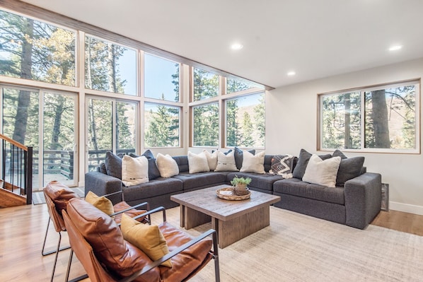 TV, fireplace, DVD player, stereo