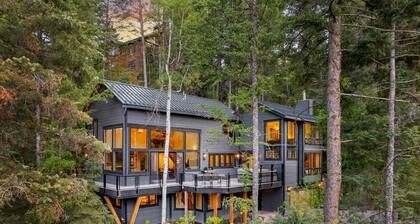 Mountain Modern on Balsam - Modern, Clean, Comfortable, Hot Tub, Private, Wooded