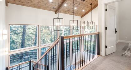 Mountain Modern on Balsam - Modern, Clean, Comfortable, Hot Tub, Private, Wooded