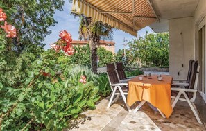 Outdoor dining - Apartment 812/1899 (Istria - Medulin), 300m from the beach (Medulin)
