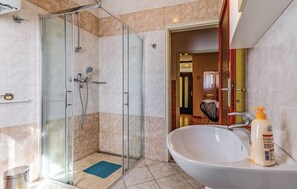 Shower - Apartment 812/1899 (Istria - Medulin), 300m from the beach (Medulin)