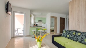 A modern apartment with a living room, kitchen, and dining area. - Apartment 813/1900 (Istria - Medulin), 90m from the beach (Medulin)